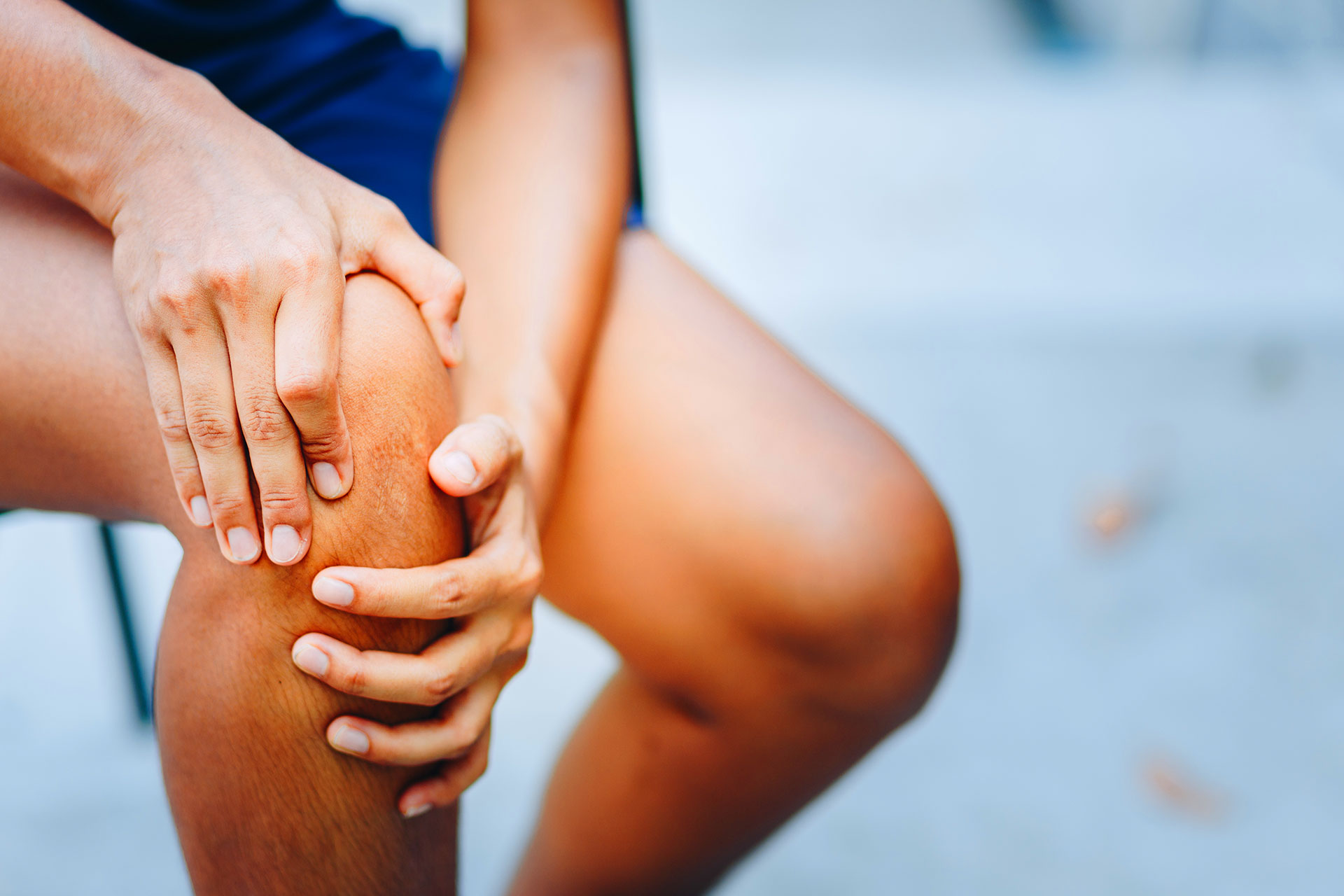 Runner experiencing knee pain after a run